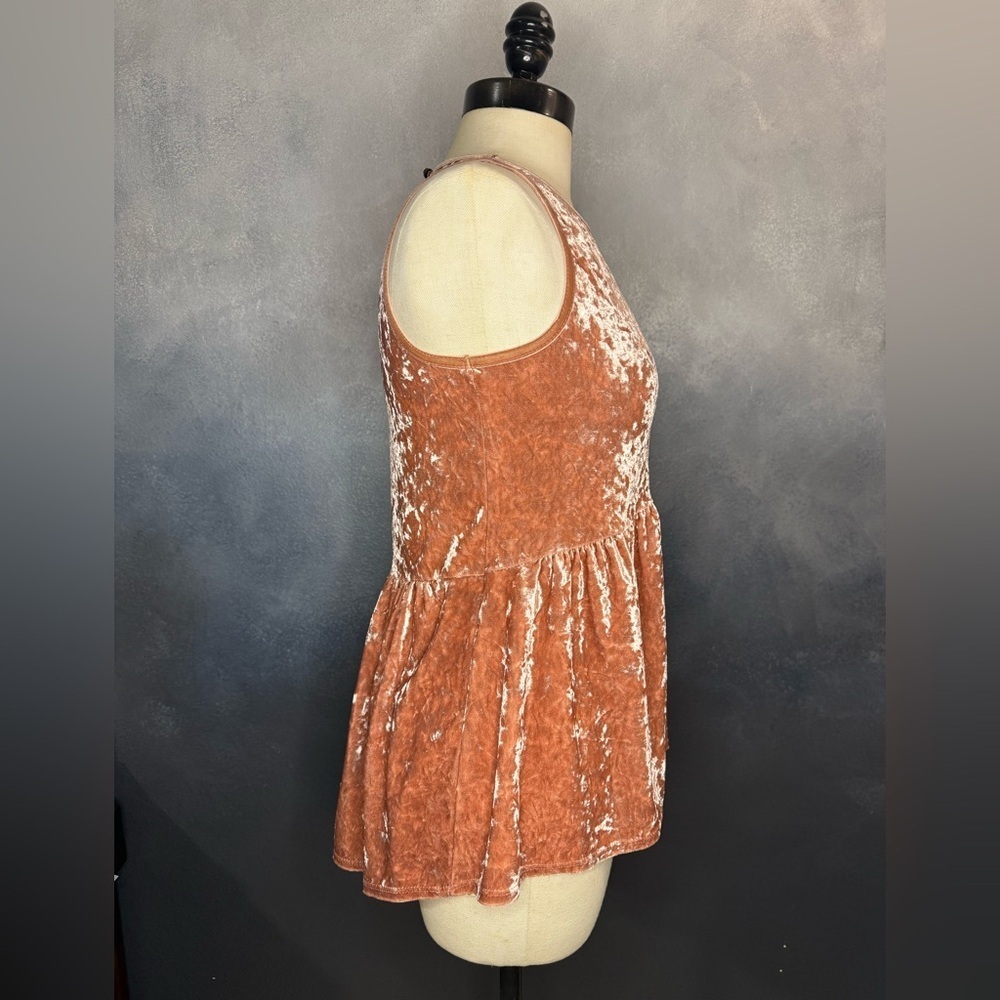 Knox Rose Crushed Pink Velvet Sleeveless Top - Picture 9 of 10